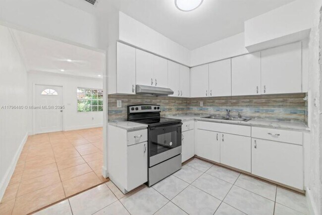 Building Photo - 2 bedroom in Miami FL 33150