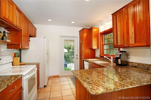 Building Photo - 5921 SW 50th St