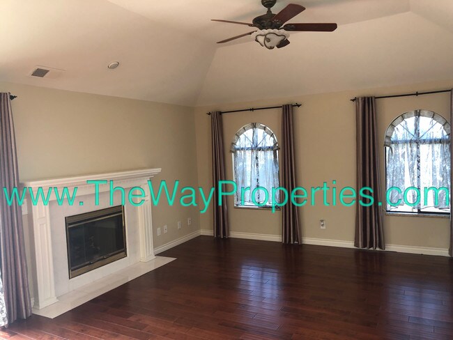 Foto del edificio - 12604 Whispering Springs Rd