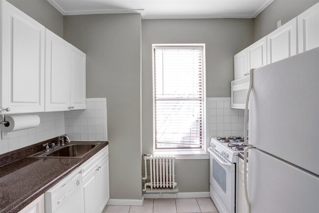 Building Photo - 42 Van Wagenen Ave