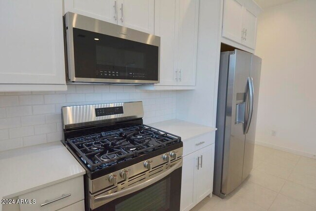 Building Photo - 4335 N 92nd Dr