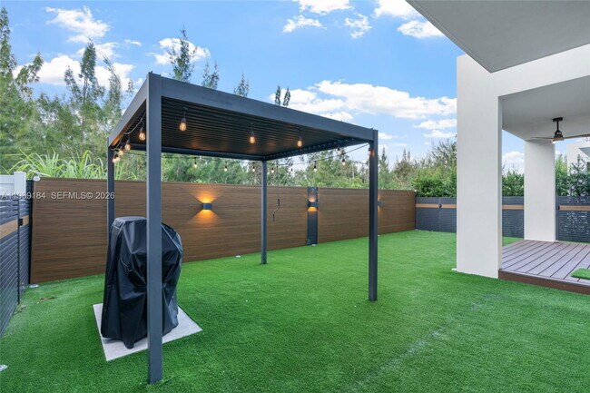 Foto del edificio - Northwest 68th Terrace, Doral, FL 33178 - 4 BR 3.5 BA single-family home