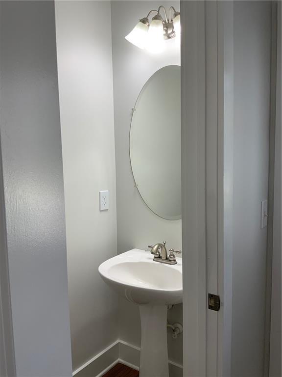 Foto del edificio - 1064 N Village Dr