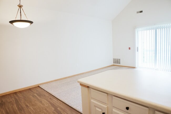 Building Photo - Stone Creek