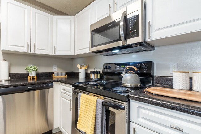 Cocina reformada de 2 dormitorios - Fountain Brook