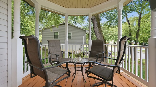 Building Photo - Newly Renovated 5 Bedroom Home With Country Porch!