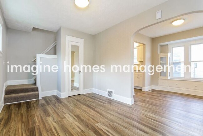 Foto del edificio - Pet-friendly 3 Bedroom Home in Lakewood, OH