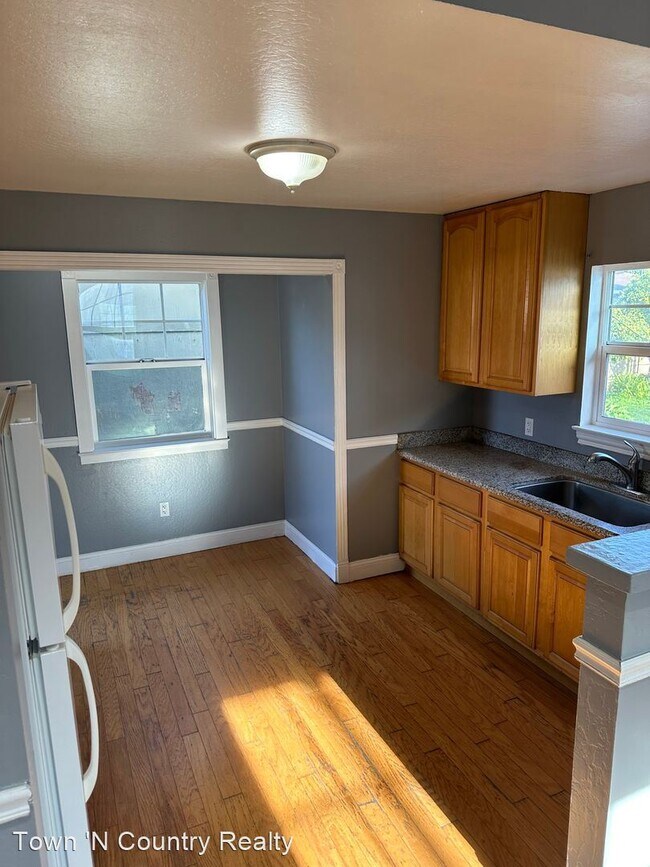 Building Photo - 1 br, 1 bath House - 119 Elm St., Unit B
