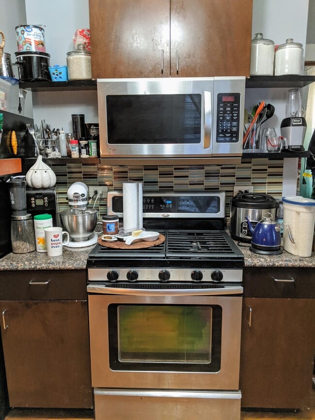 Building Photo - 1830 W 17th St