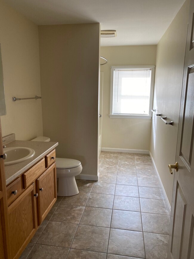 Building Photo - 796 S Barre Rd