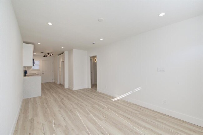 Building Photo - 7318 La Salette St