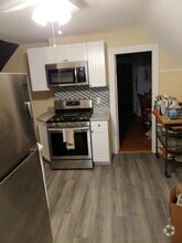 Building Photo - 12-14 Hancock St. Unit 3
