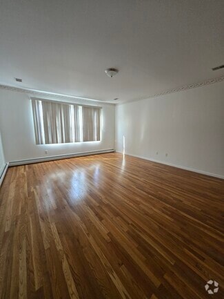 Building Photo - 12 Marne St