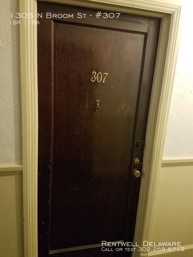 Building Photo - Spacious Trolley Square Studio $975