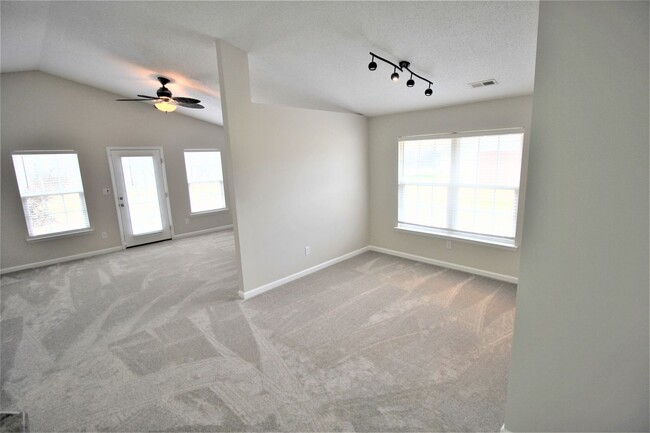 Building Photo - Beautiful Home in Harvest
