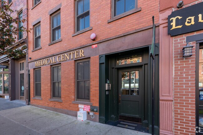 Building Photo - 112 Greenpoint Ave