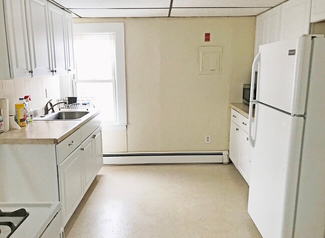 Kitchen - 84 Main St