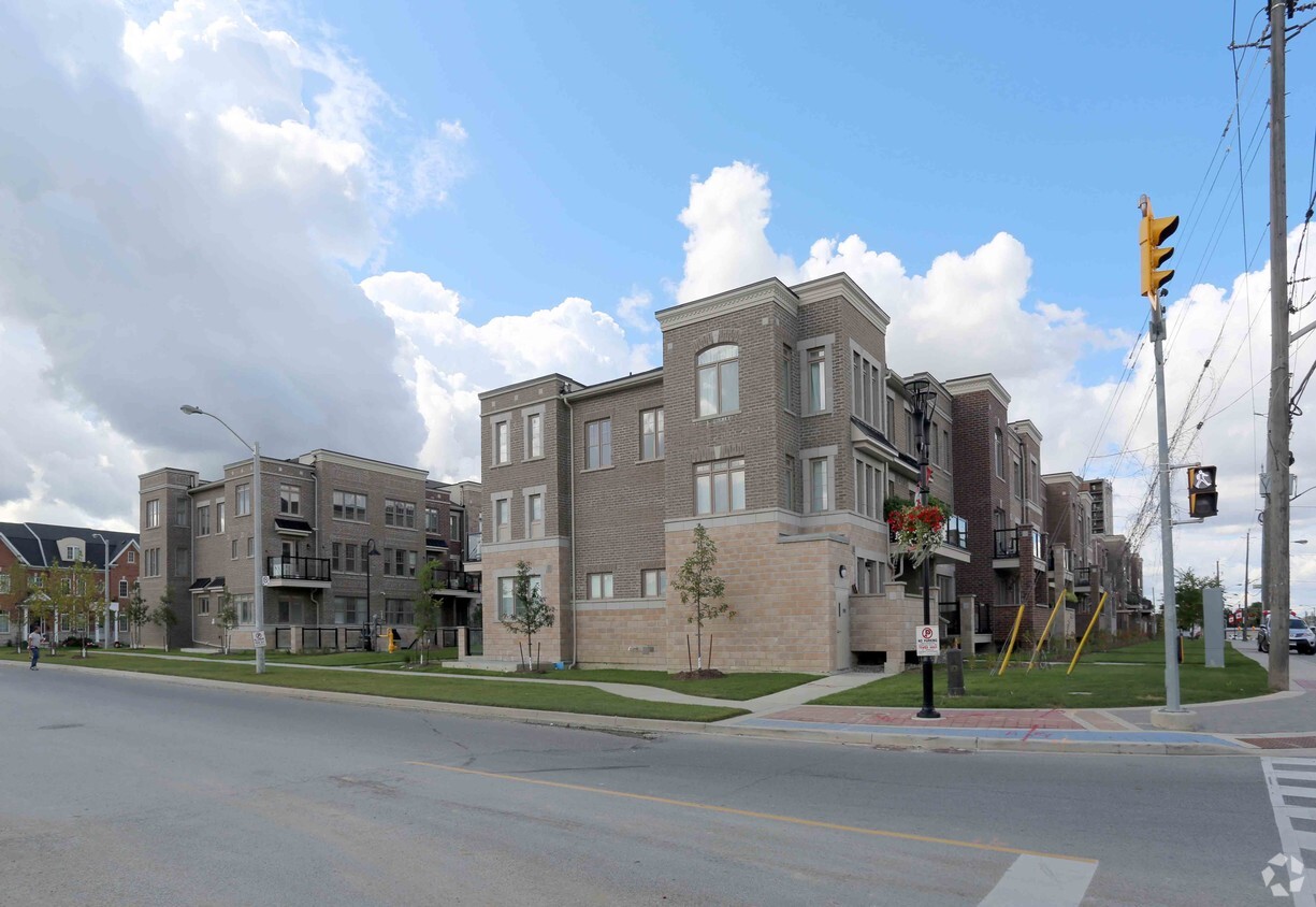 Building Photo - The Brownstones at Westown