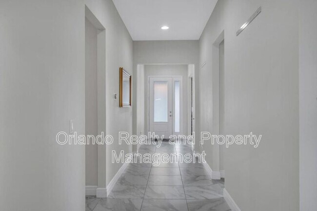Foto del edificio - 15155 Mayberry Dr