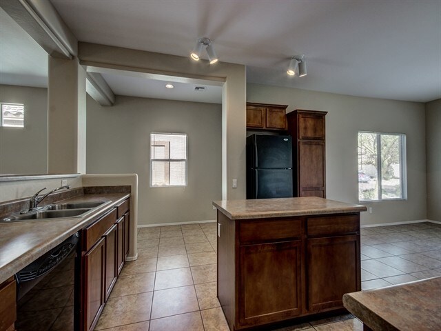 Building Photo - 5409 W Fremont Rd