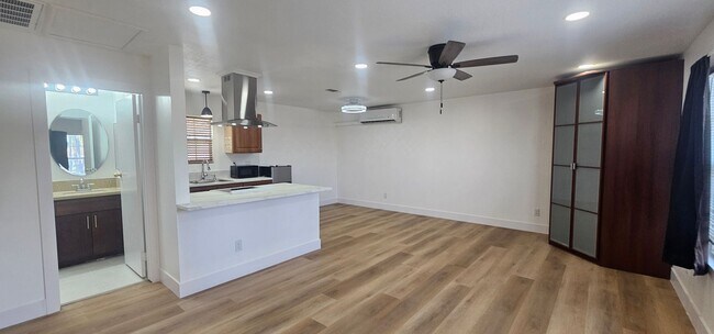 Foto del edificio - ADU- Studio- Upstairs- Newly Remodeled- Ready To Move In Now
