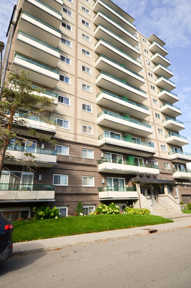 Photo du bâtiment - 470 Cambridge St S