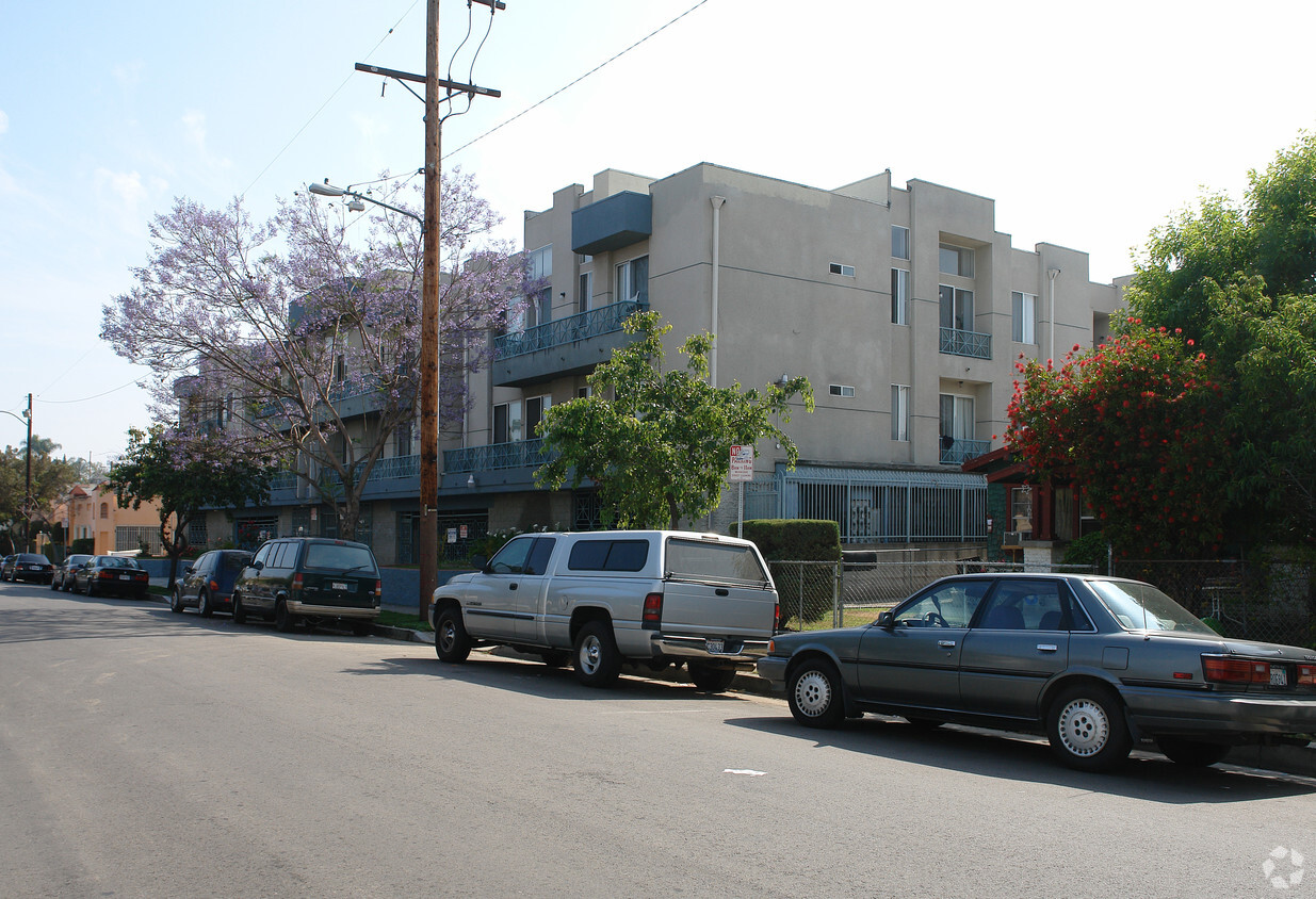 Building Photo - Serrano Place