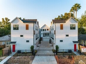 Building Photo - 902 Martin St