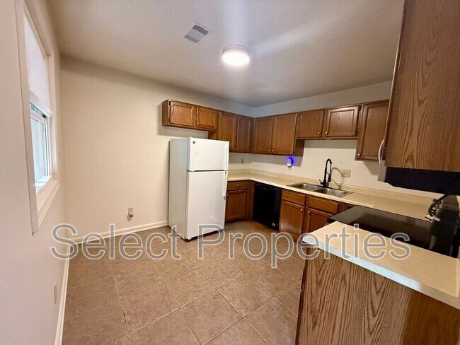 Foto del edificio - 1401 Elmdale Pl