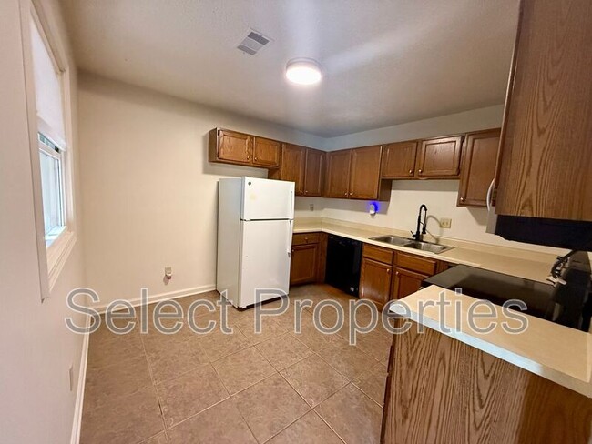 Building Photo - 1401 Elmdale Pl