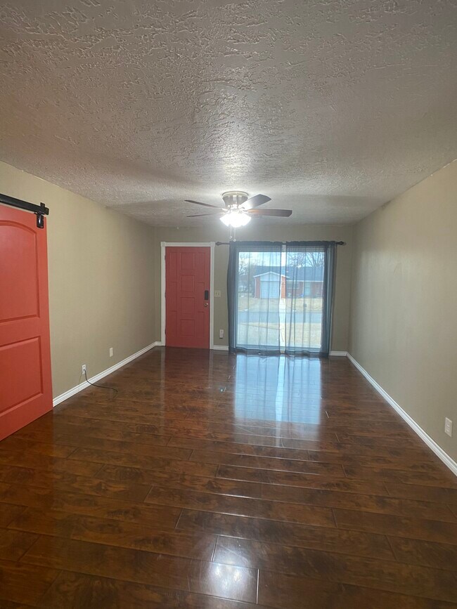 Foto del edificio - 305 Maple St