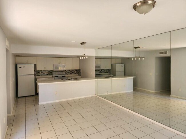 Building Photo - 176 Waterside Dr