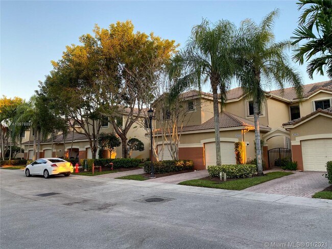 Building Photo - 4272  Vineyard Cir 4272 Weston Fl 33332