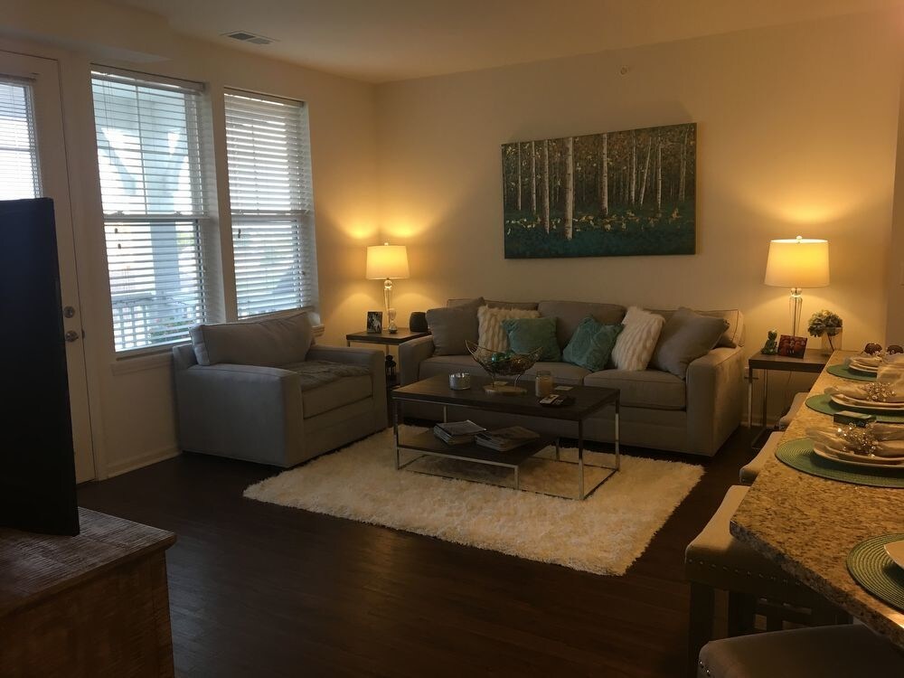 Foto principal - 2671 Showplace Dr