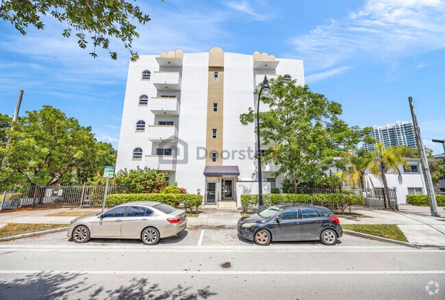 Building Photo - 3051 SW 27th Ave
