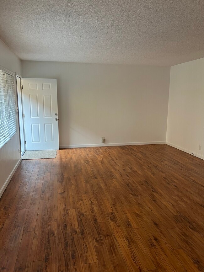 Foto del edificio - 1325 E 7th St