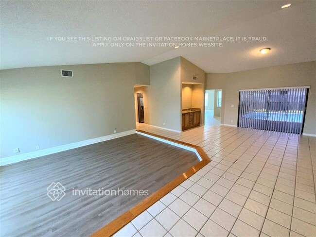 Foto del edificio - 22400 Martella Ave