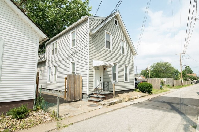 Building Photo - Stylish & Modern Living in the Heart of Tr...