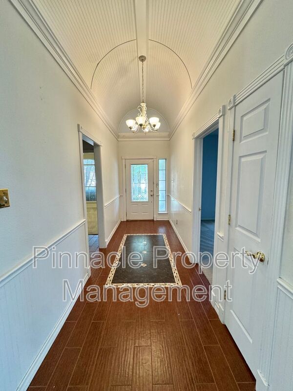 Building Photo - 1 Southridge Dr