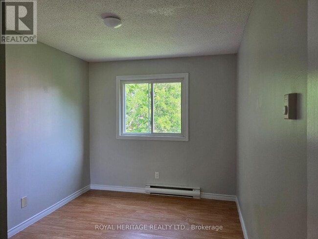 Photo du bâtiment - 8800-8800 Willoughby Dr