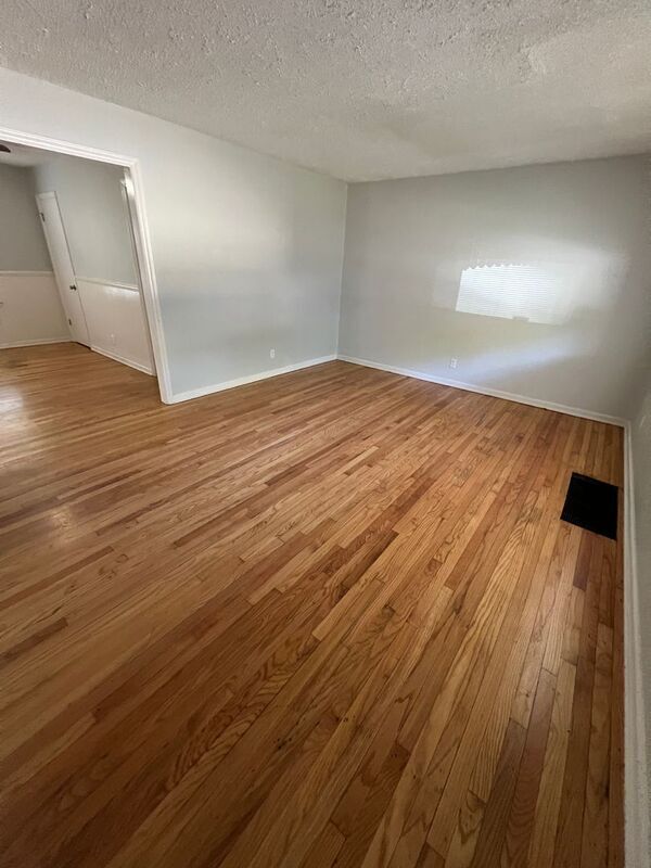 Foto del edificio - 6008 S Benton Ave