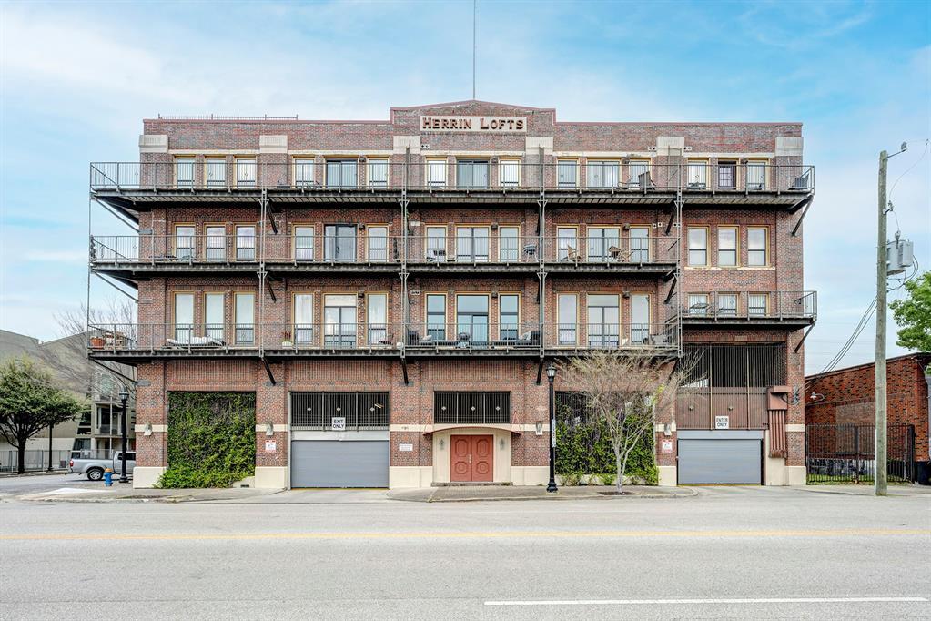 Primary Photo - 2205 McKinney St
