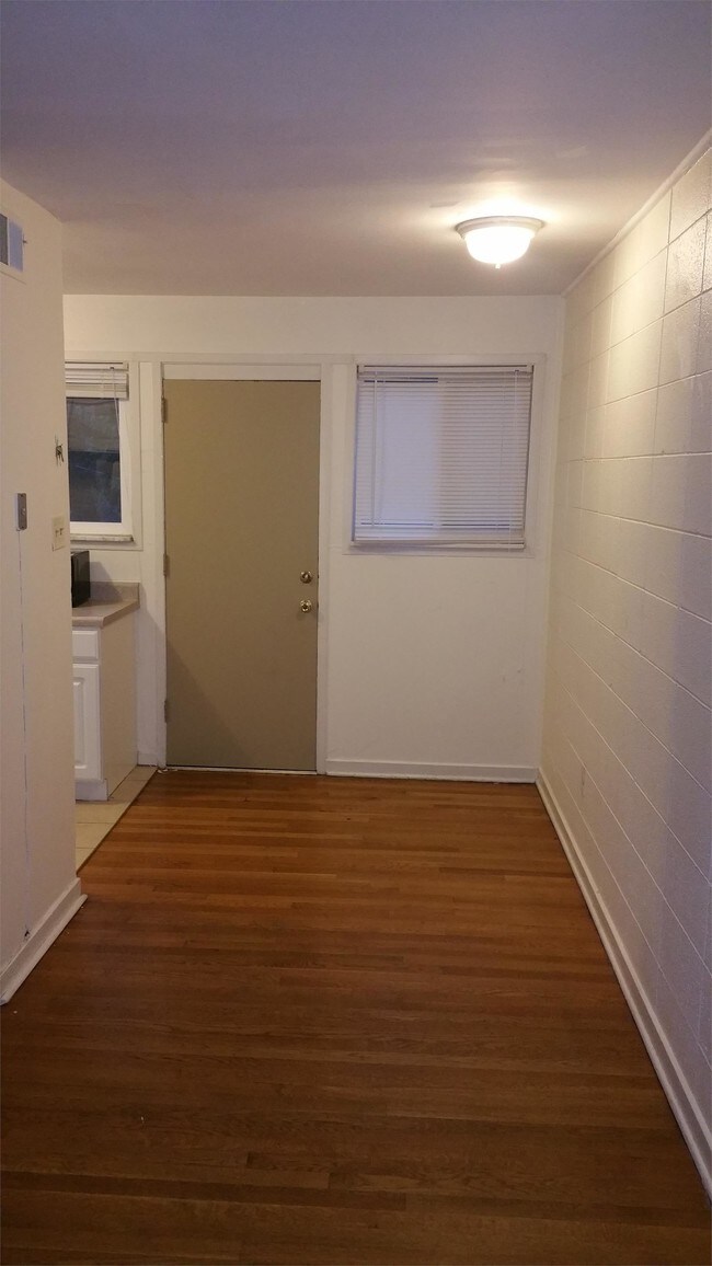 Building Photo - 7638 Dale Ave