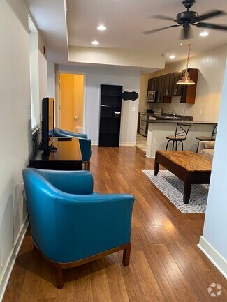 Building Photo - 806 Stiles St