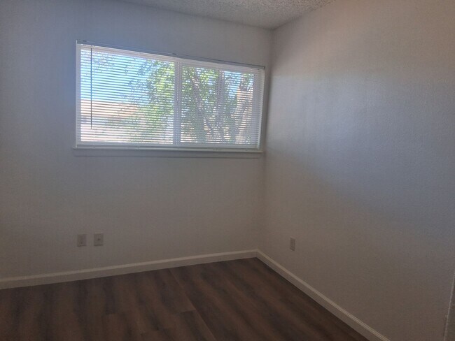 Foto del edificio - 964 W Center St