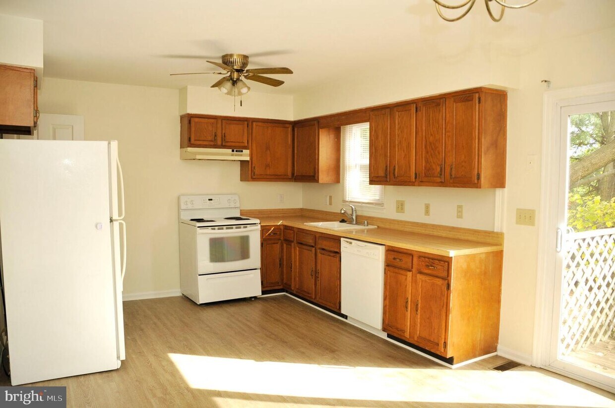 Primary Photo - 425 Windy Knoll Dr