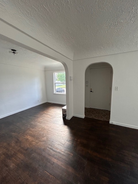 Building Photo - 321 S Bowdish Rd