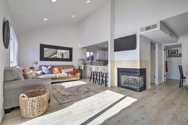 Foto del edificio - 860 S Village Rd