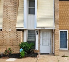 Building Photo - 2121 NW 117th St