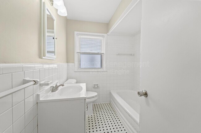 Building Photo - 2121 Euclid St